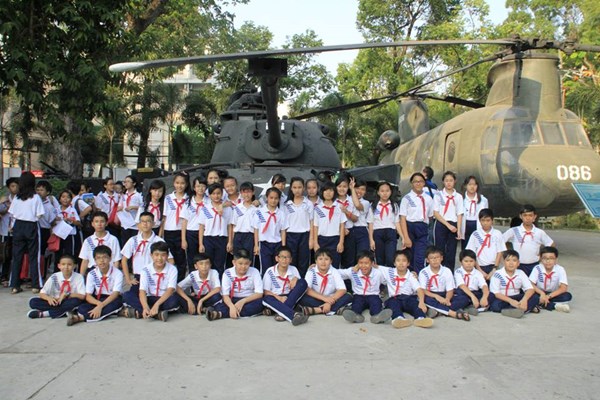 Học sinh học tập lịch sử